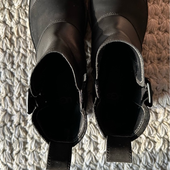 COPY - Black leather UGG boots size 7 - Picture 5 of 6